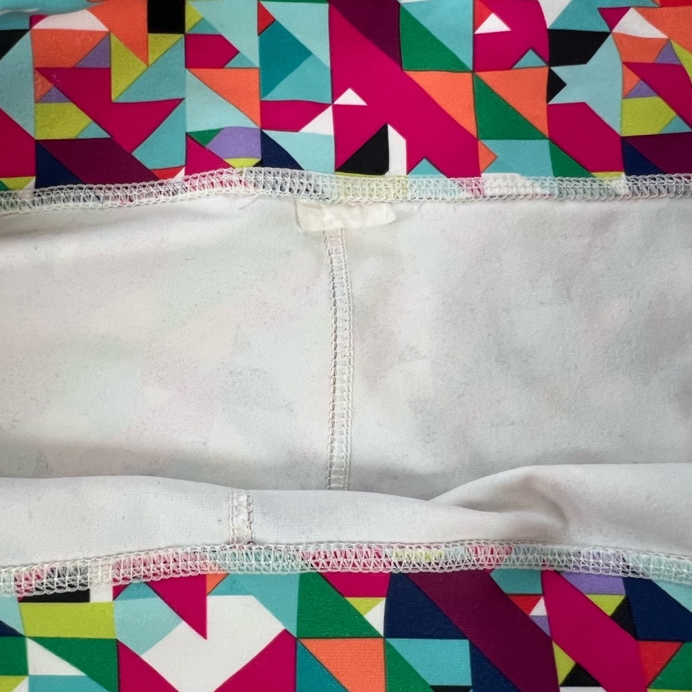 Geometric Patterned Fabletic Capris - Picture 6 of 8